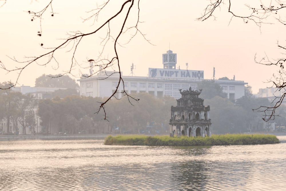 Hoan Kiem Lake is the heart of Hanoi (Sources: Pexels)
