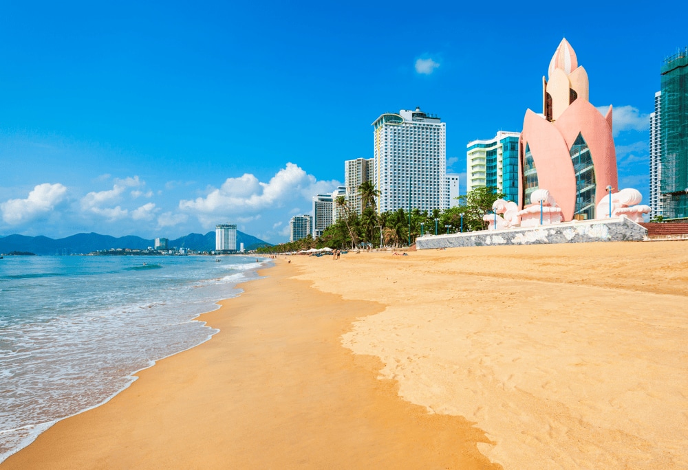 Witness the vibrant coastal life of Nha Trang as locals gather for morning exercises and seaside strolls (Source: Canva)
