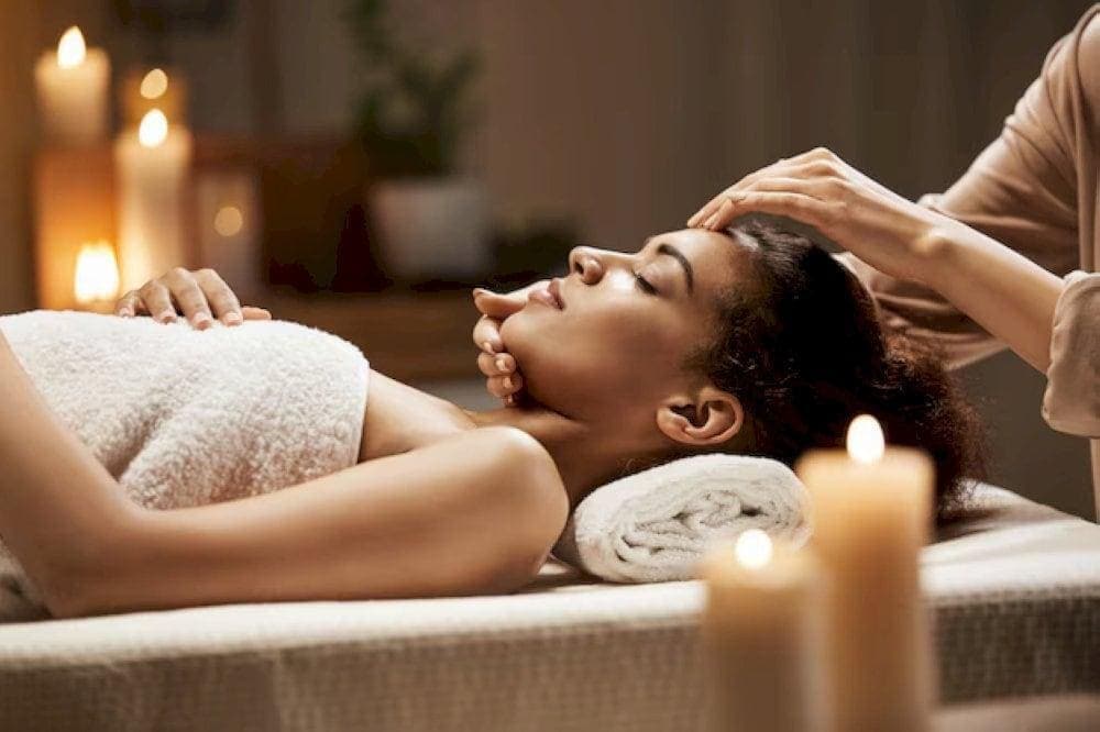 Experience deep relaxation at the spa, with prices from 200,000 to 500,000 VND (Source: Freepik)