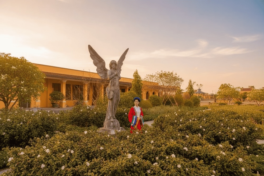 An Dinh Palace's Bach Tra Garden - Where the elegant beauty of camellias blends with the lush greenery, bringing tranquility to the soul