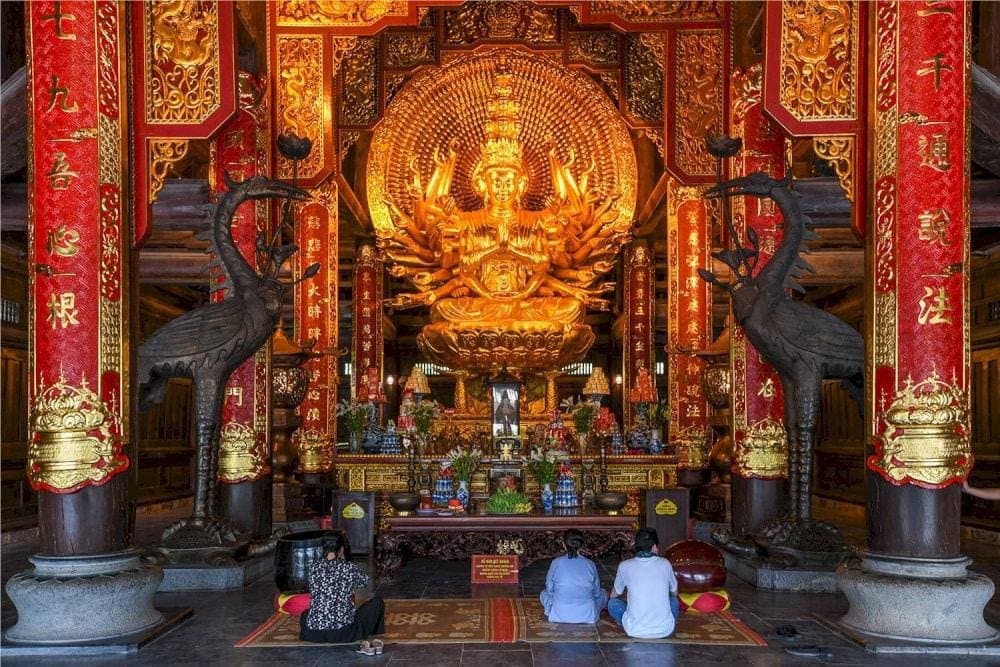 This hall is one of the most tranquil spots in Bai Dinh Pagoda, where visitors come to pray for compassion, healing, and protection