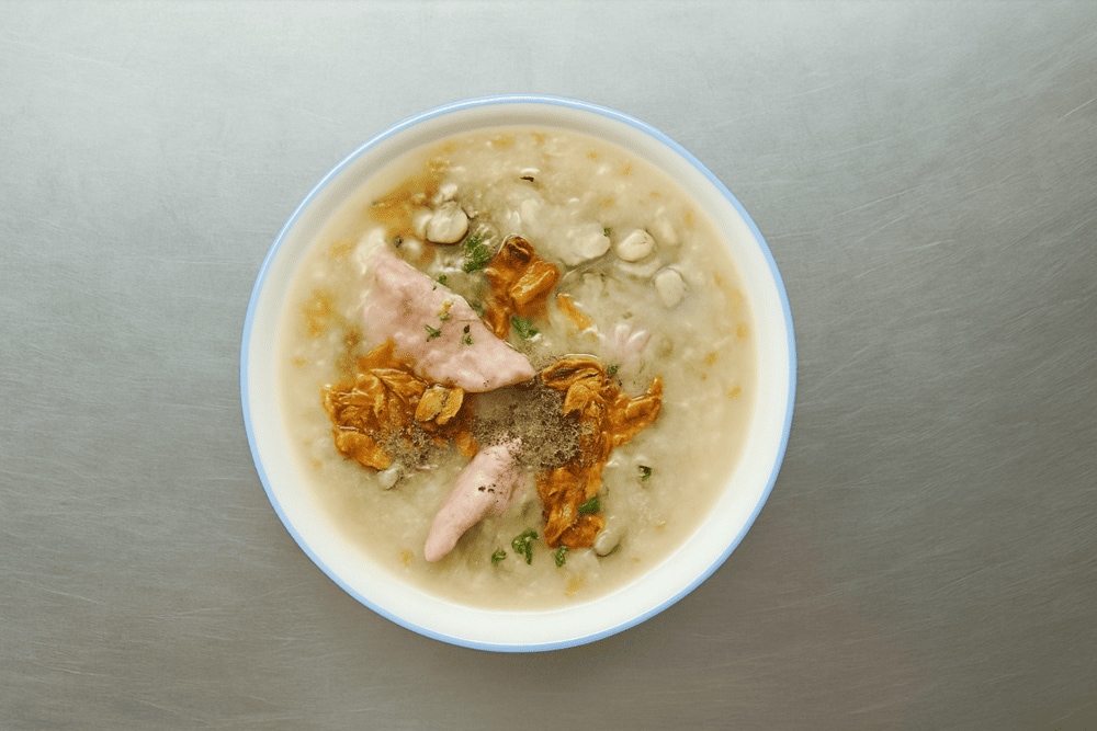 There are 2 options: the clam porridge and the pork bone porridge