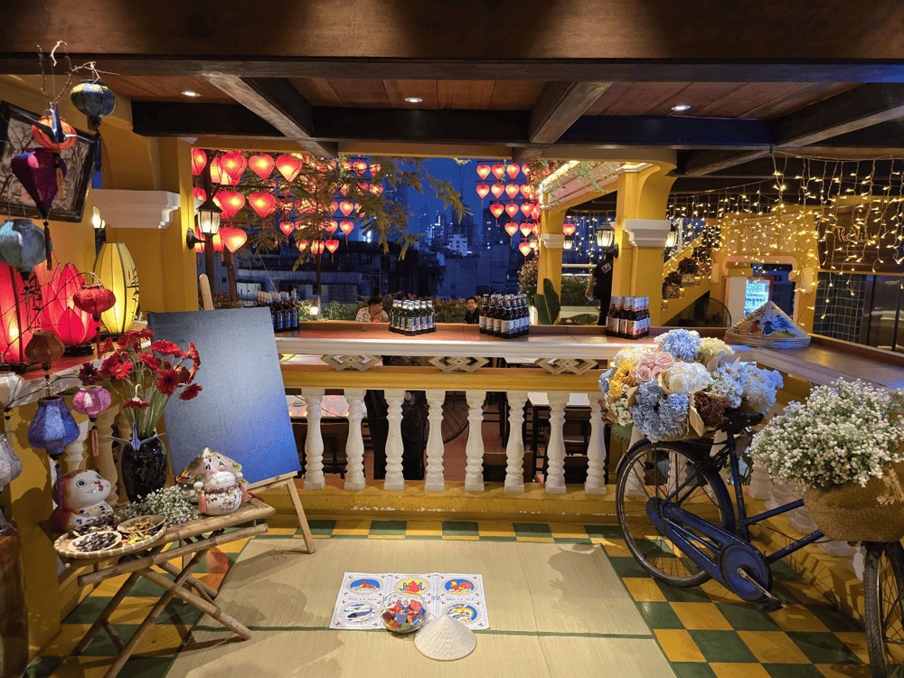 An open and spacious rooftop illuminated by Hoi An lanterns offering a view of city that feels both romantic and serene from above (Source: Fanpage The View Rooftop Bar & Eatery)