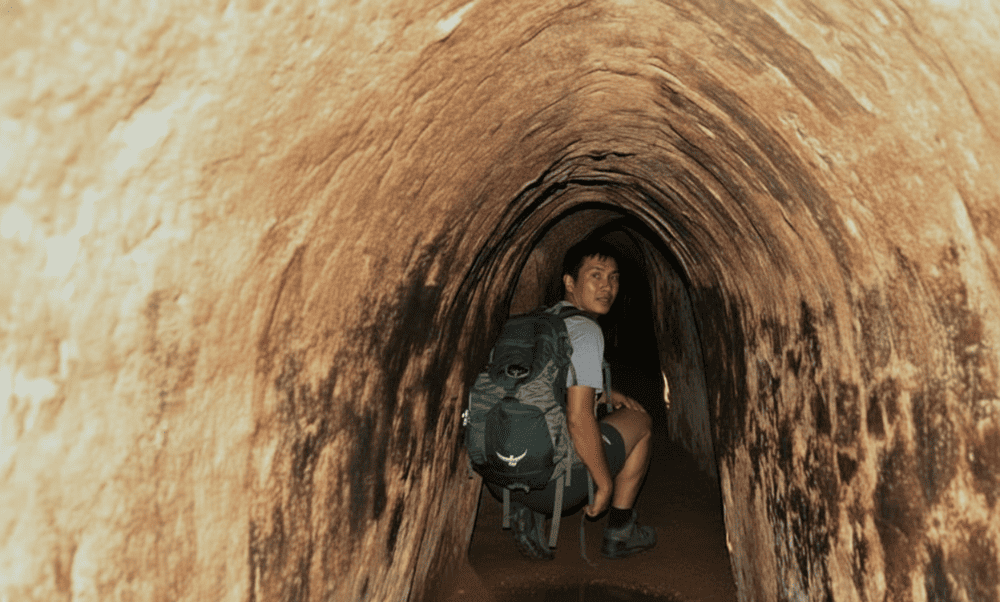 The tunnel crawling experience attracts countless visitors and has received numerous positive Cu Chi Tunnels reviews (Source: TripAdvisor)