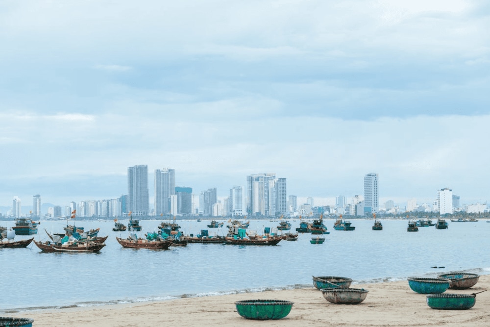 My Khe Beach offers a fantastic place to unwind with its soft white sands and clear waters all year round (Source: Pexels)