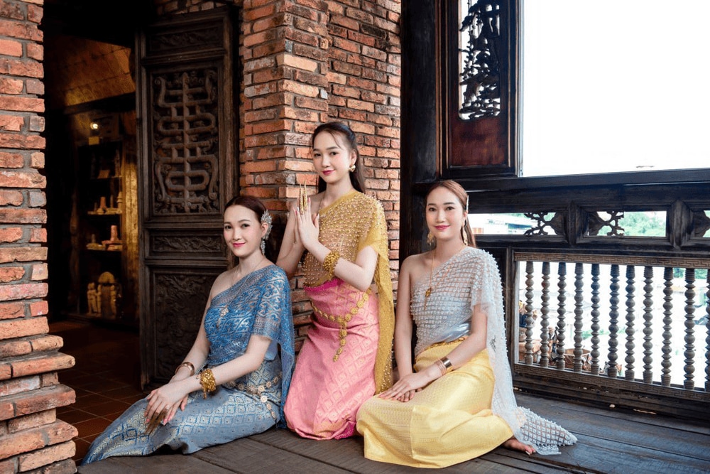 A replica of the entrance gate to the Thang Long Medical Temple (Source: Bảo Tàng Y Học Cổ Truyền - Fito Museum)