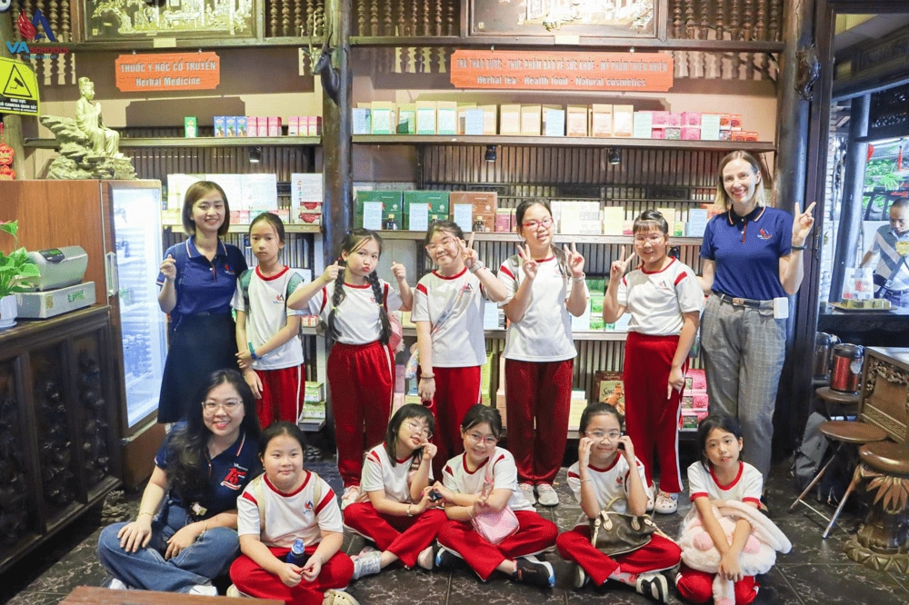 The pharmacy and souvenir shop at Fito offers traditional herbal products such as medicinal teas, healing wines, and various themed souvenirs (Source: Bảo Tàng Y Học Cổ Truyền - Fito Museum)