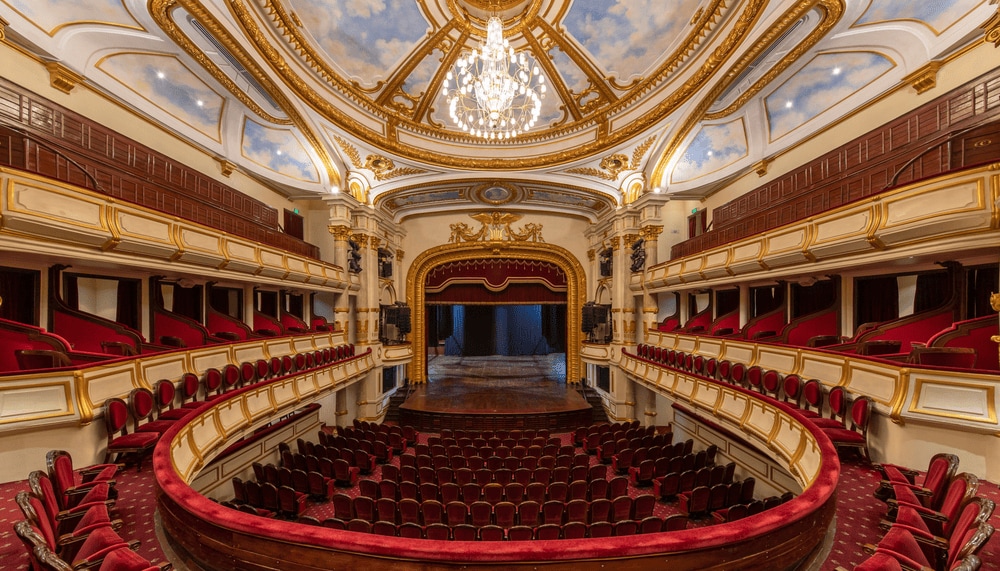 A view of the third floor inside the Hanoi Opera House, featuring elegant balconies and classic French-style decor (Source: Tiền Phong)