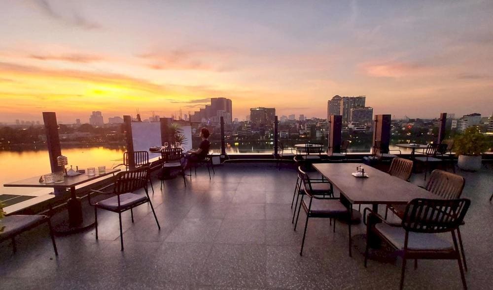 Perfect for those looking for a high-end, tranquil rooftop bar experience in the heart of Hanoi