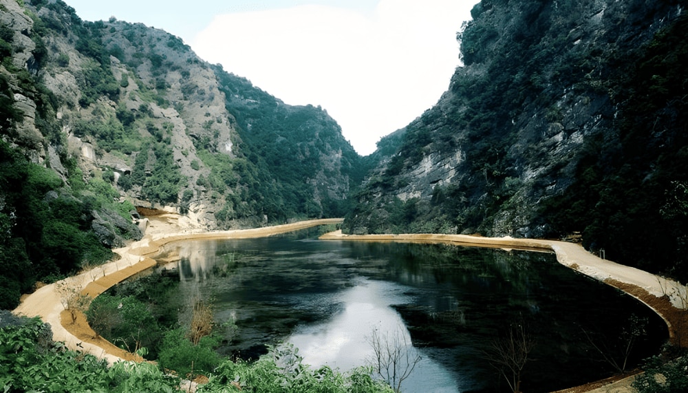 Am Tien Cave is poetically called the 