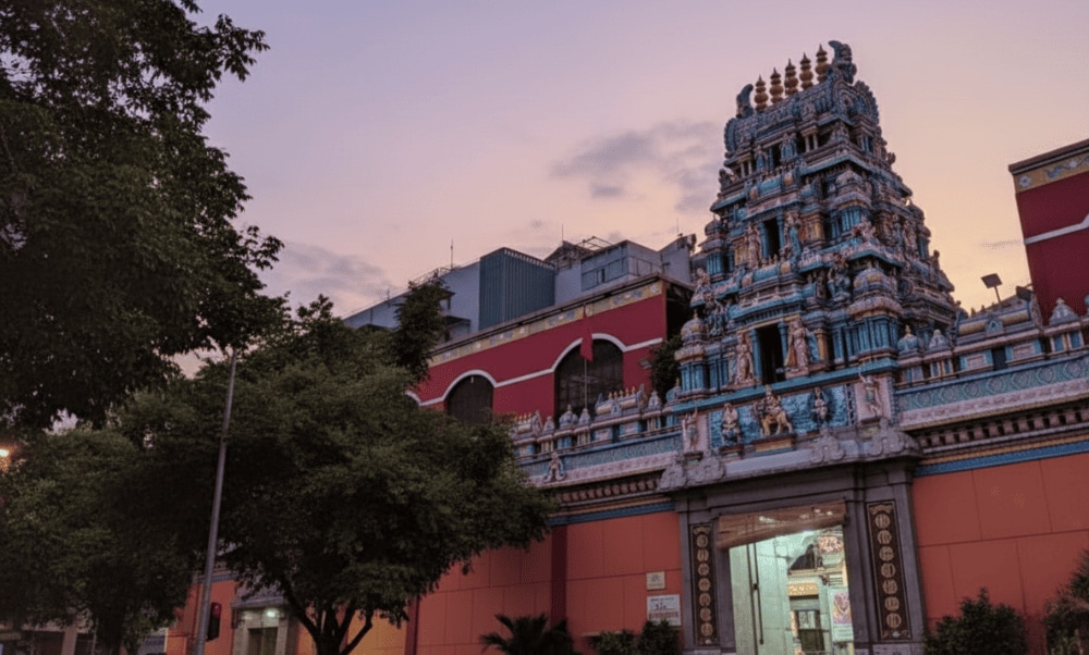 Visitors should follow the rules when entering the Mariamman Hindu Temple in Vietnam and respect the spiritual space