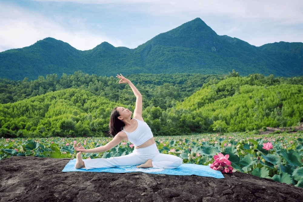 Stroll through the dreamy lotus pond via a bamboo path, best enjoyed in full bloom season (Source: Pexels)