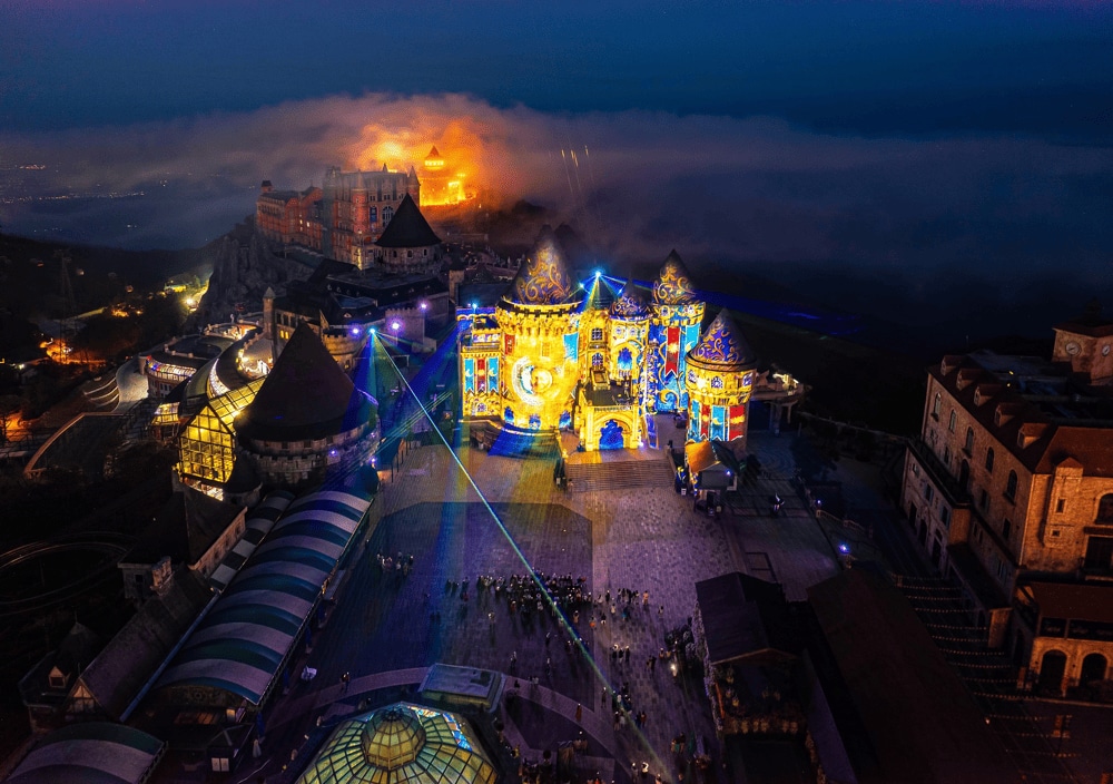 Lunar Castle in Ba Na Hills presents a dreamy, fairytale-like landscape when night falls (Source: Sun World Ba Na Hills)