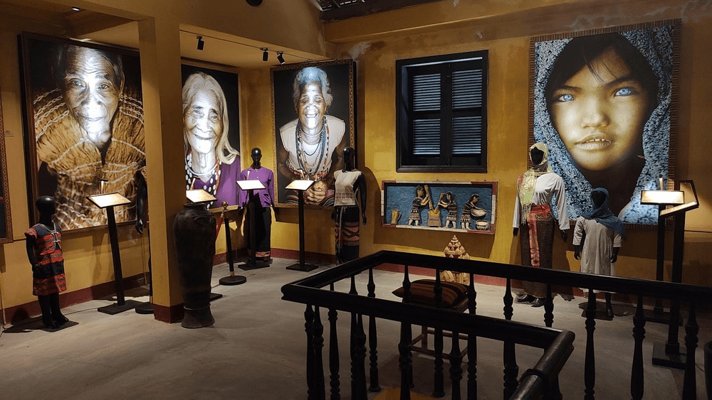 Discover the cultural beauty of the northern mountainous region of Vietnam, where colorful costumes tell their own stories (Source: Mindtrip)