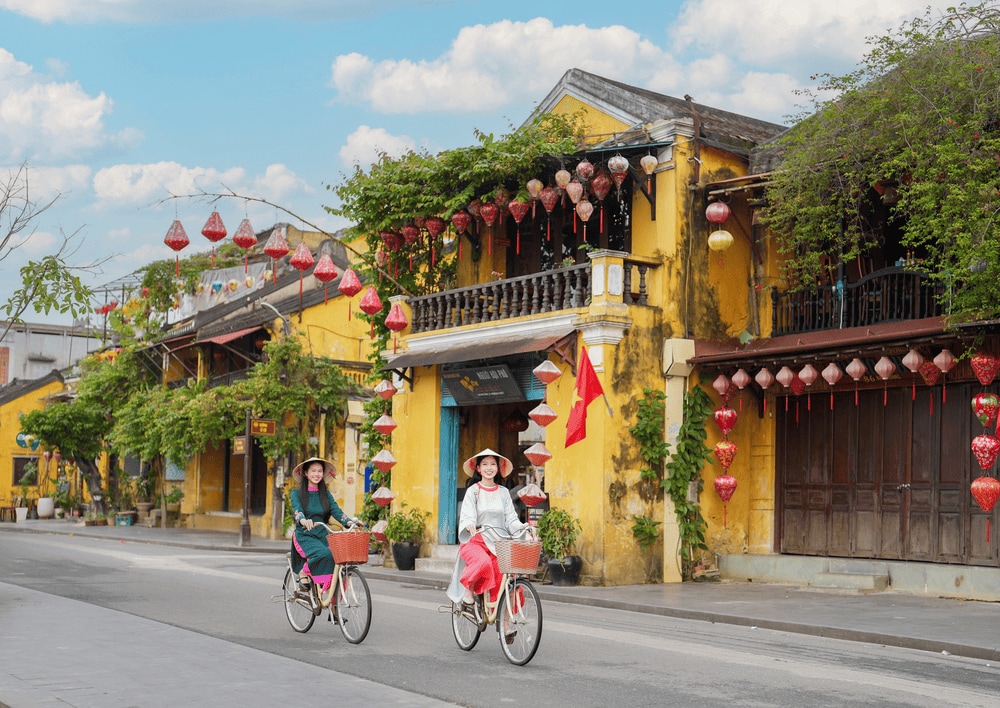 Start your journey to explore Vietnam's cultural heritage at Precious Heritage Art Gallery Museum by motorbike, taxi and bicycle (Source: Visit Hoi An)