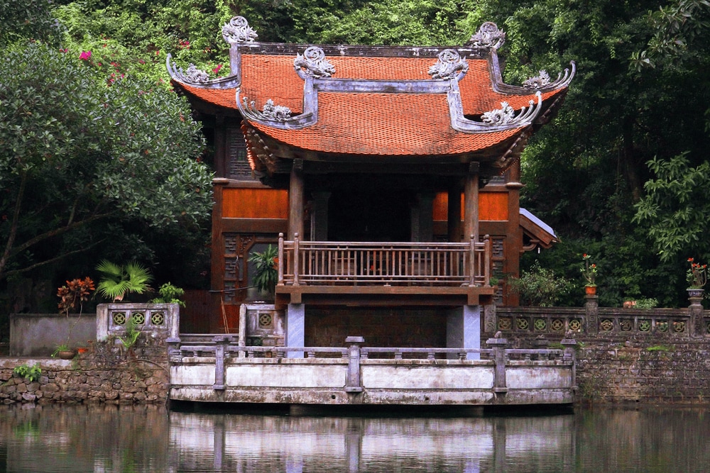 When visiting Phu Khong Temple, visitors will be immersed in a serene and ancient worship space (Source: Pexels)