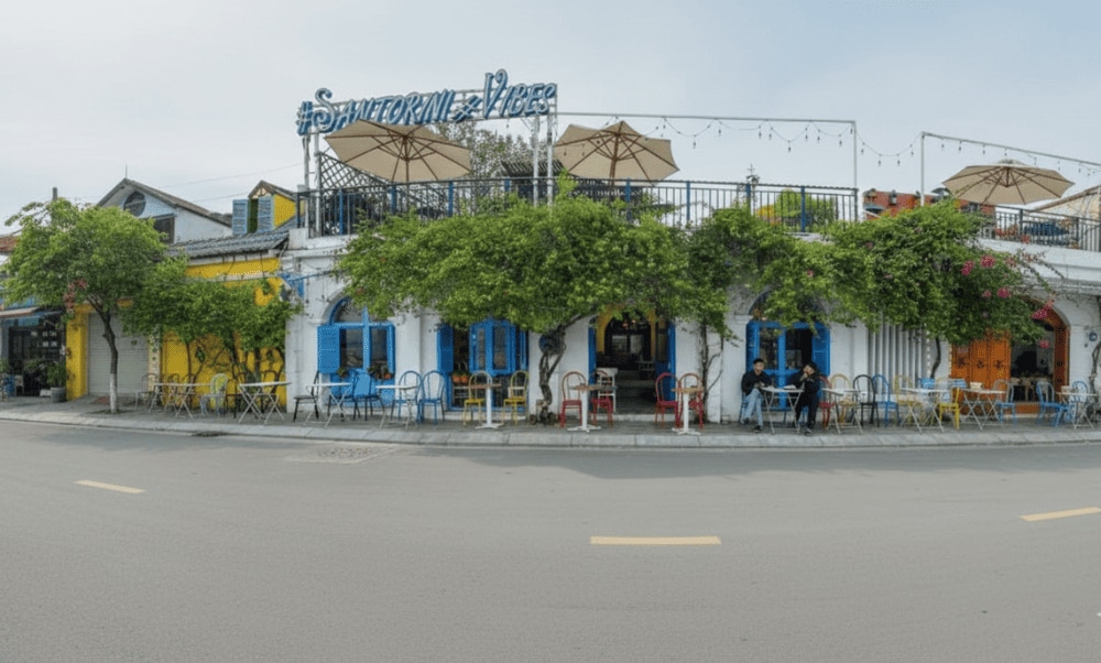 Santorini Vibes cafe with a beautiful view overlooking the lake