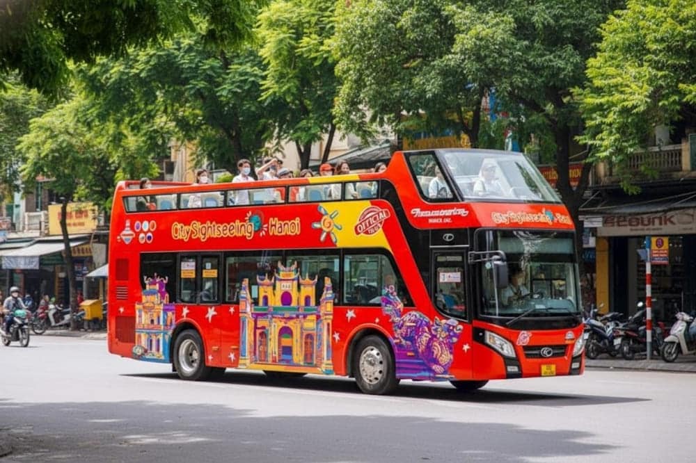 Tham quan phố phường bằng xe bus 2 tầng
