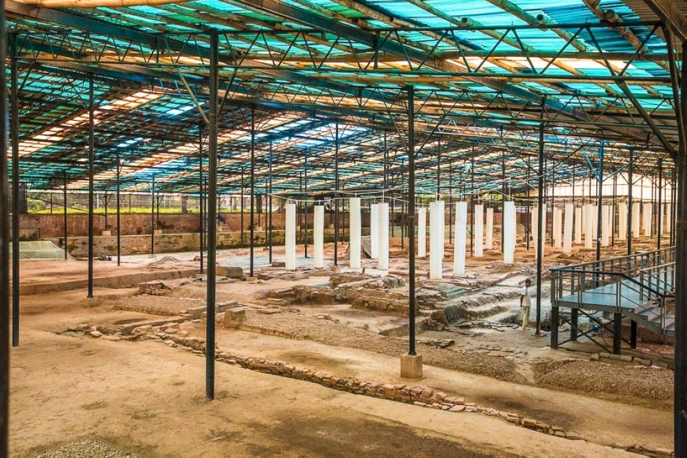 The archaeological sites in the Thang Long Imperial Citadel are the treasures for many history enthusiasts