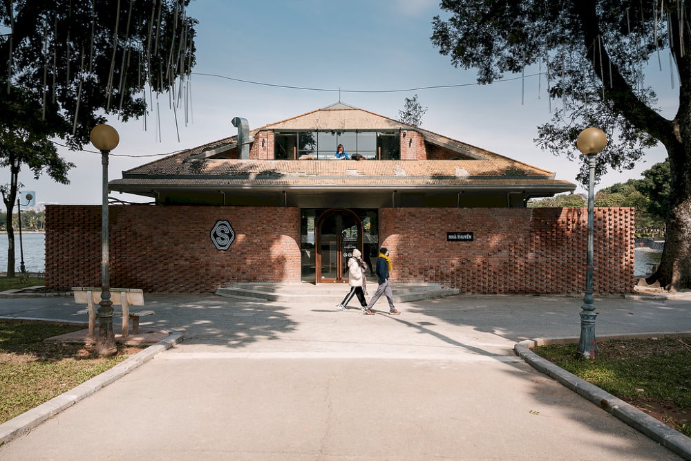 The Sipping Bar Waterfront 