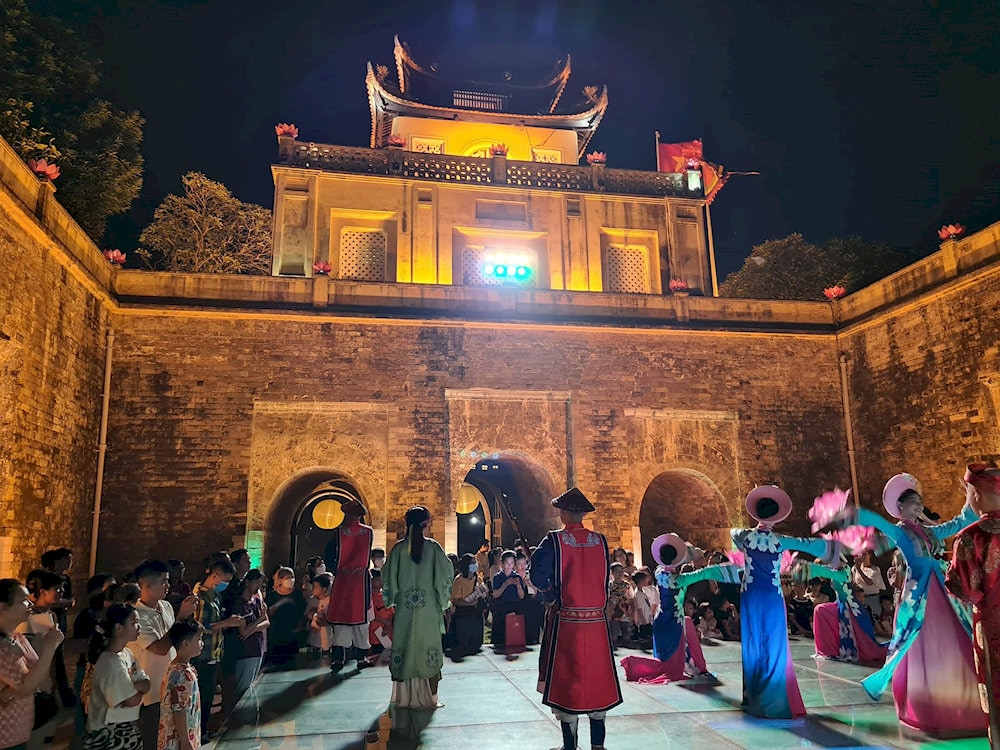 The night tour is a unique and captivating experience at the Imperial Citadel