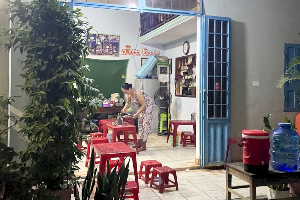 Banh Beo Co Tu’s simple, homey setup