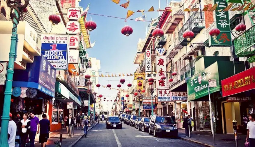Ho Chi Minh City’s Chinatown bursts with color and tradition, where lantern-lit streets celebrate generations of Chinese-Vietnamese heritage