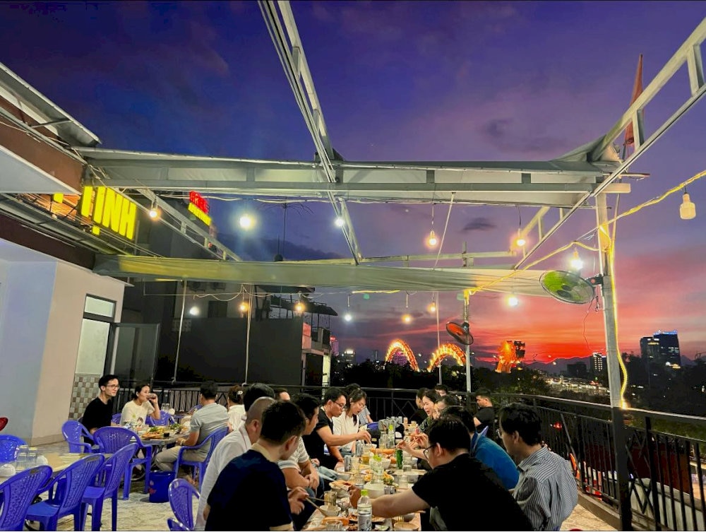Local restaurants with stunning views of Dragon Bridge