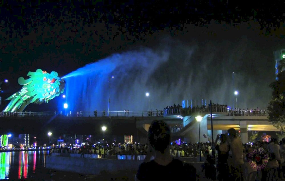 The Dragon’s mouth powerfully sprays thousands of cubic meters of water 
