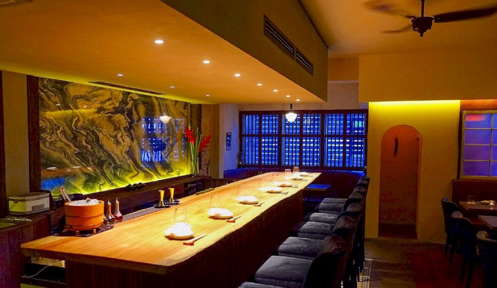 레스토랑은 16석 정도의 작은 공간으로 아늑한 친밀한 분위기를 제공합니다(출처: 인터넷)