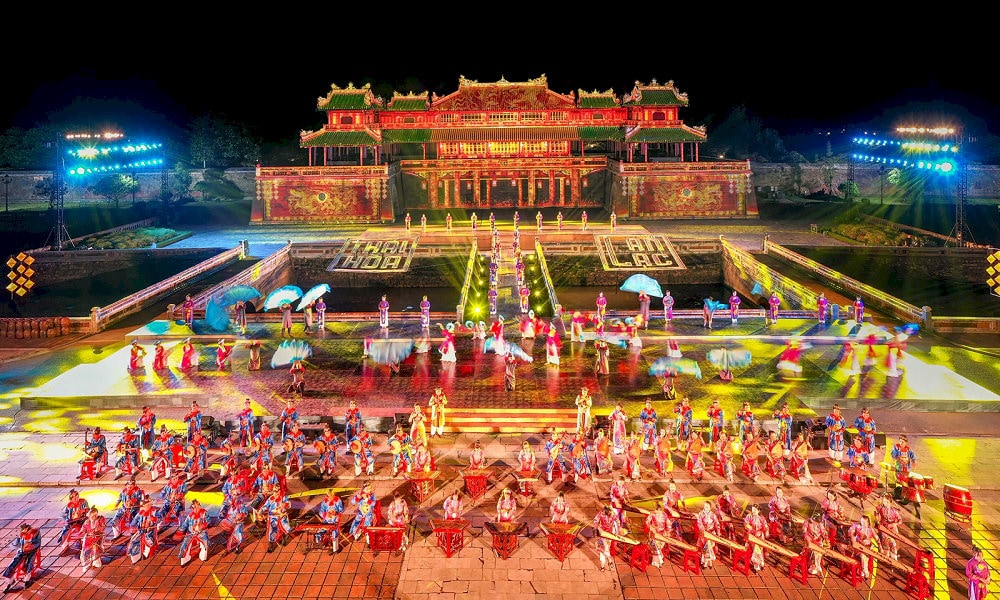 The Hue Historic Citadel shines with vibrant colors from traditional art performances 