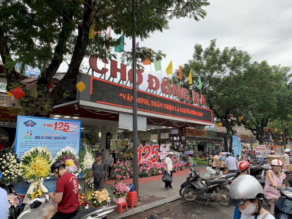 Dong Ba Market is one of the iconic symbols of the ancient capital, Hue