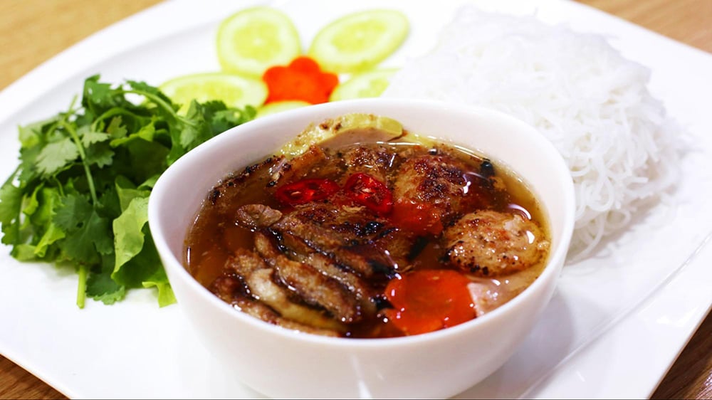 Bún Chả Hương Liên - Huong Lien’s kebab rice noodle store